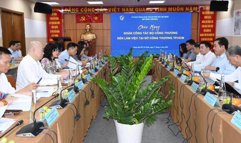 Bộ Công Thương làm việc với Sở Công Thương TP. Hồ Chí Minh về các hoạt động của ngành và phối hợp triển khai các giải pháp hỗ trợ TP. Hồ Chí Minh đạt mục tiêu tăng trưởng hai con số. Ảnh: Thanh Minh.