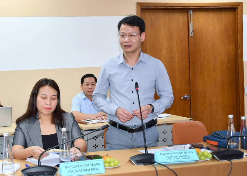 Lãnh đạo các Cụ, Vụ của Bộ Công Thương đóng góp ý kiến nhằm tháo gỡ những vướng mắc, điểm nghẽn và đưa ra các giải pháp hỗ trợ Thành phố đạt mục tiêu tăng trưởng hai con số trong năm 2026 và các năm tiếp theo tại buổi làm việc. Ảnh: Thanh Minh.