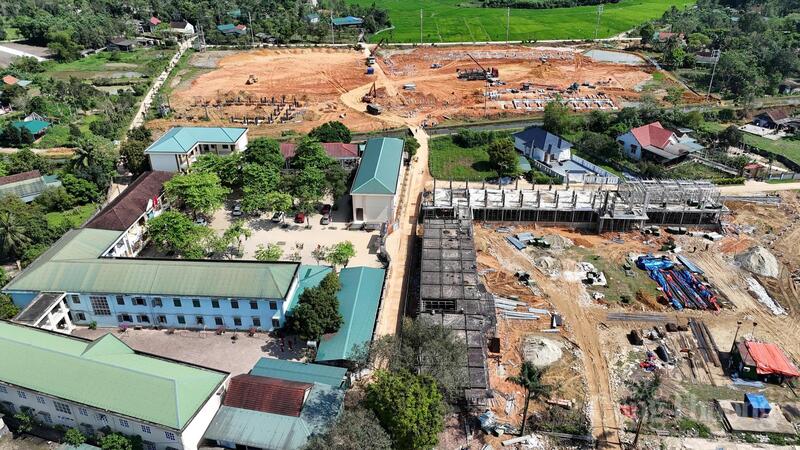 Dự án Trường Phổ thông nội trú liên cấp Tiểu học và Trung học cơ sở Hương Khê có quy mô 35 lớp học, vốn đầu tư 154 tỷ đồng. Ảnh: Phúc Sơn
