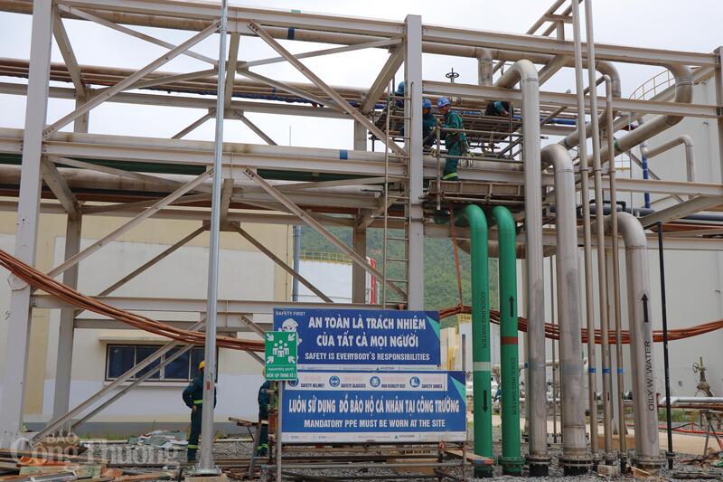 Đến nay, dự án Nhà máy Nhiệt điện Quảng Trạch I đã đạt hơn 21 triệu giờ công lao động an toàn, không để xảy ra sự cố môi trường. Đây là kết quả nổi bật, phản ánh hiệu quả của công tác quản lý, giám sát cũng như sự phối hợp chặt chẽ giữa chủ đầu tư, nhà thầu và toàn thể cán bộ, công nhân trên công trường. Kết quả này đồng thời cho thấy quyết tâm nhất quán trong việc đặt yếu tố an toàn và bảo vệ môi trường lên hàng đầu trong suốt quá trình triển khai dự án.