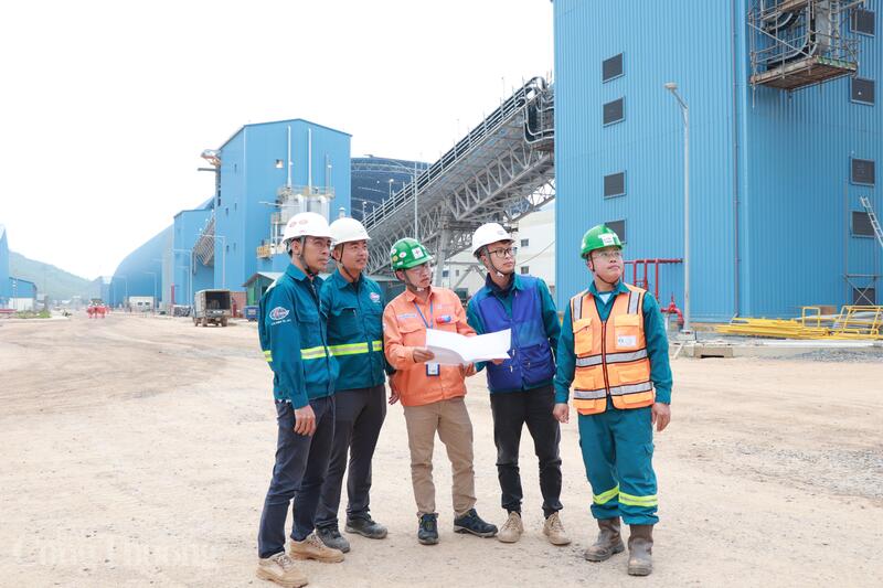 Các nhà thầu tất bật trên công trường trong giai đoạn cao điểm.