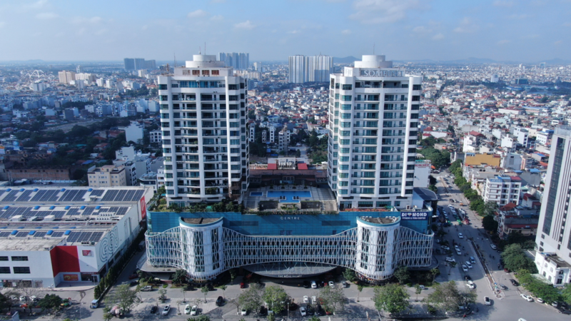 Lạc Hồng Palace tọa lạc trên con đường đẹp nhất thành phố cảng Hải Phòng, tại số 20A Lê Hồng Phong.