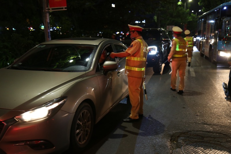 Lực lượng Cảnh sát giao thông xử lý 2.044 trường hợp vi phạm nồng độ cồn trong hai ngày 25 và 26/3. Ảnh: Cục Cảnh sát giao thông