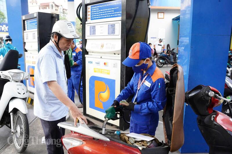 Giá xăng tại Việt Nam đang được điều tiết đúng định hướng. Ảnh: Cấn Dũng
