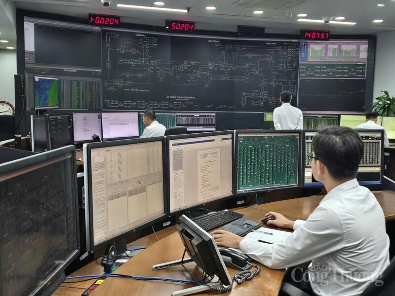 Mùa nắng nóng 2026 tiếp tục đặt ra thách thức cho NSMO và các vị điện lực trong đảm bảo điện cho nhu cầu sản xuất và đòi sống người dân