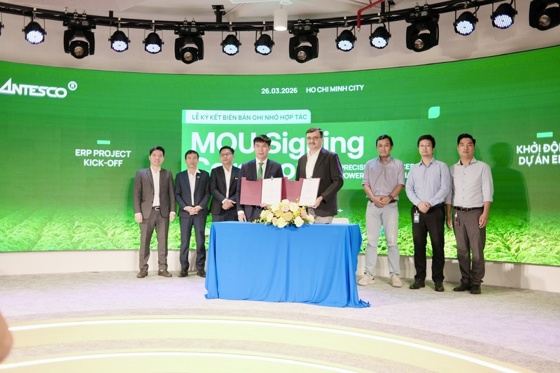 Ông Nguyễn Hoàng Minh - CEO Antesco và ông Sawaiker Girish Vineyak - CEO Bosch ký kết dự án ERP–SAP