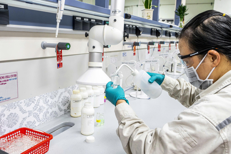 Nguyên liệu đầu vào cho quá trình sản xuất ethanol chủ yếu là sắn lát khô, được các đối tác cung ứng theo hợp đồng dài hạn. Ảnh: Nguyễn Dương