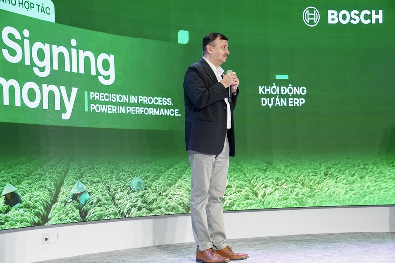 Ông Girish Sawaiker (Sawaiker Girish Vineyak) hiện là Giám đốc Điều hành (Managing Director) của Bosch Global Software Technologies (BGSW) tại Việt Nam và Nhật Bản, đại diện phát biểu khai mạc chương trình