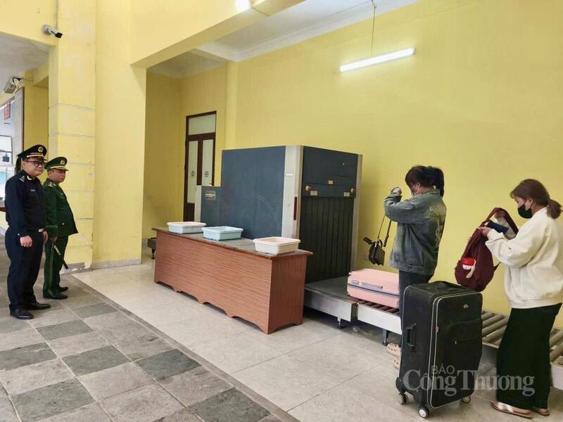 Các hệ thống giám sát được duy trì và nâng cấp tại Cửa khẩu quốc tế Tây Trang, giúp kịp thời cảnh báo các phương thức, thủ đoạn mới về buôn lậu.