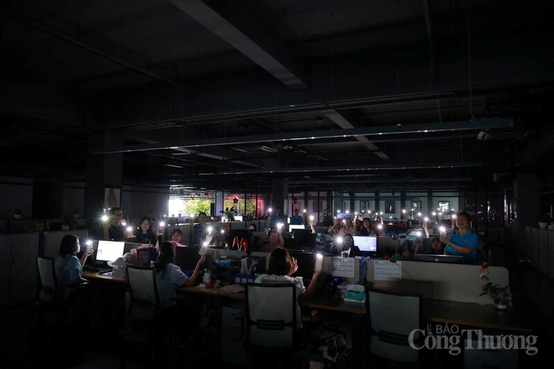 Công ty Crystal Martin Việt Nam tại Khu công nghiệp Quang Châu tỉnh Bắc Ninh hưởng ứng Chiến dịch Giờ Trái đất năm 2026. Ảnh: Thanh Hương