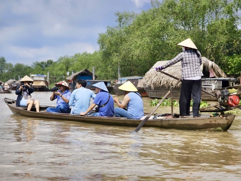 Các tuyến tham quan bằng tàu, ghe, mang đến trải nghiệm đặc trưng miền Tây. Ảnh: vinhlong.gov.vn