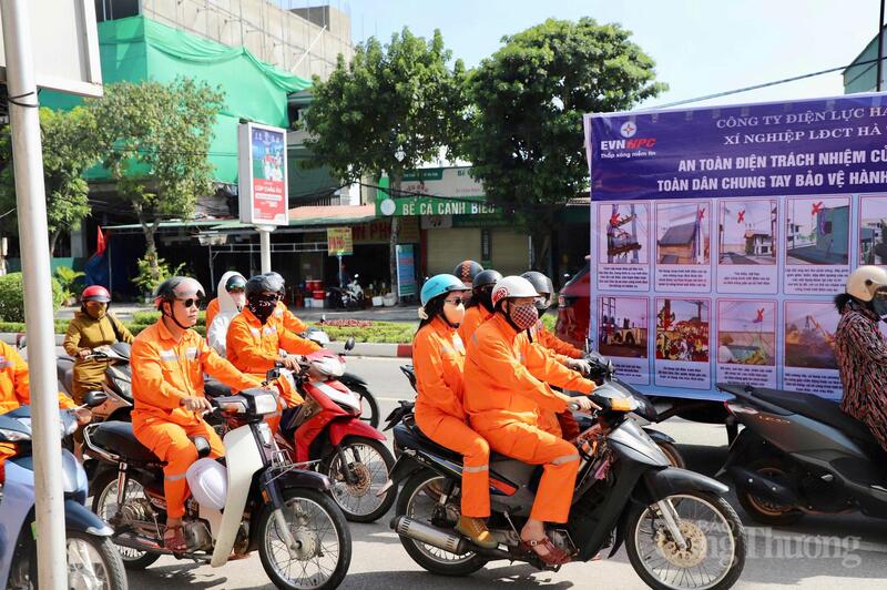 PC Hà Tĩnh phối hợp chặt chẽ với Sở Công Thương triển khai truyền thông tiết kiệm điện tới rộng rãi người dân. Ảnh: Cao Thảo