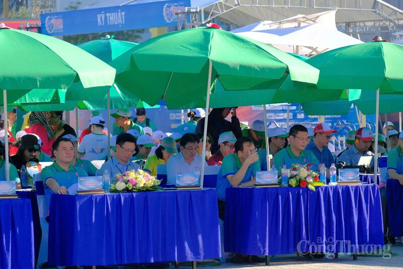 Các đại biểu tham dự lễ phát động. Ảnh: Lê Sơn