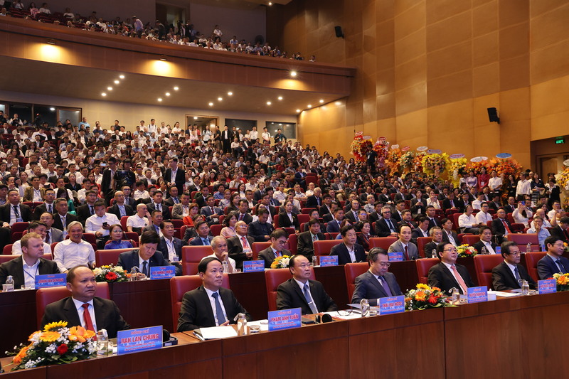 Lãnh đạo trung ương, địa phương tham dự hội nghị.