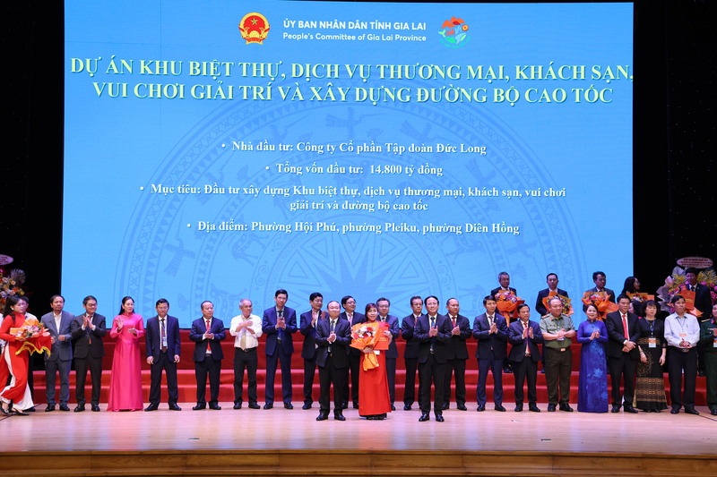 Trao bản ghi nhớ hợp tác đầu tư cho các dự án của Công ty Cổ phần Tập đoàn Đức Long.