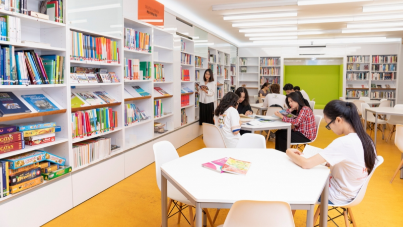 Một trong những mục tiêu quan trọng được đề cập trong Chỉ thị 04-CT/TW là đẩy mạnh giao lưu, hợp tác quốc tế về xuất bản. Ảnh minh hoạ