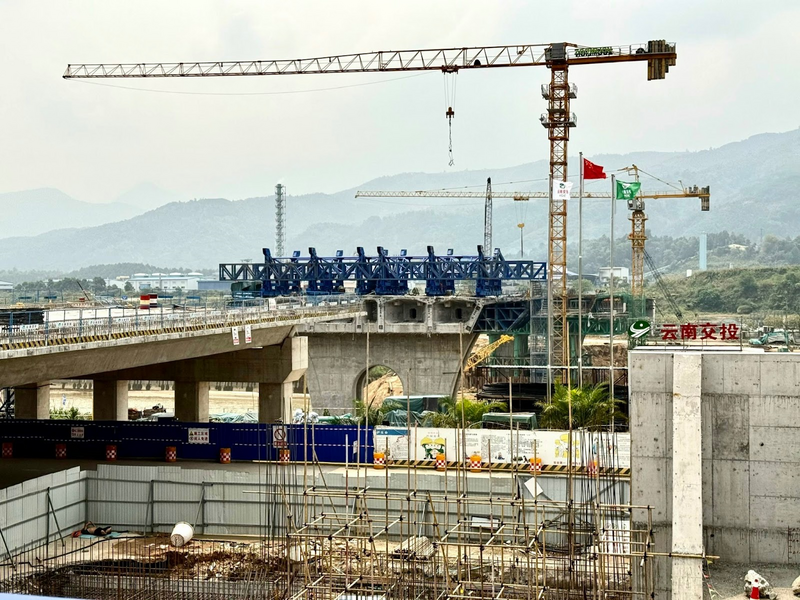 Cầu được khởi công ngày 31/3/2025 với vốn khoảng 300 tỷ đồng. Ảnh: Đỗ Nga