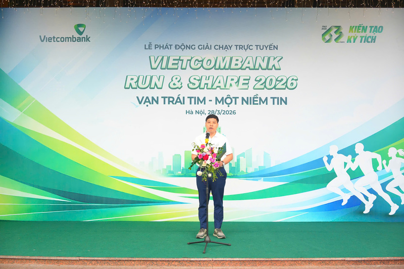 Ông Hồng Quang - Thành viên HĐQT, Chủ tịch Công đoàn Vietcombank phát biểu khai mạc giải chạy