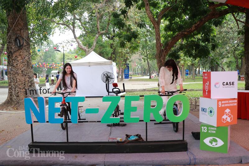 Hoạt động trải nghiệm tiết kiệm năng lượng tại sự kiện. Ảnh: Thanh Tuấn