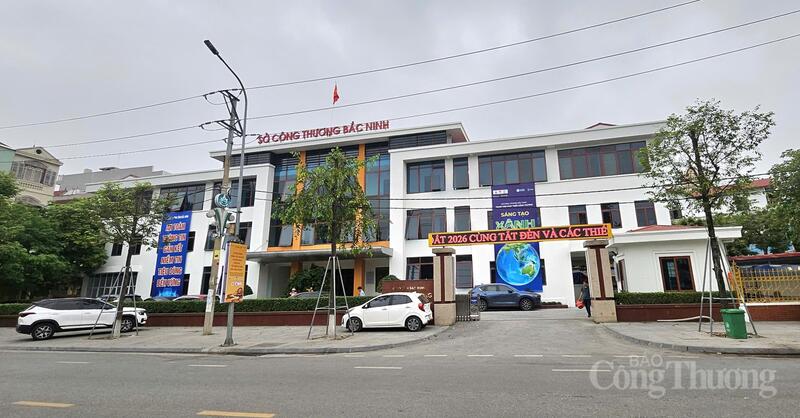 Băng rôn tuyên truyền về tiết kiệm điện và bảo vệ môi trường hưởng ứng Chiến dịch Giờ Trái đất năm 2026 được treo tại Sở Công Thương Bắc Ninh.