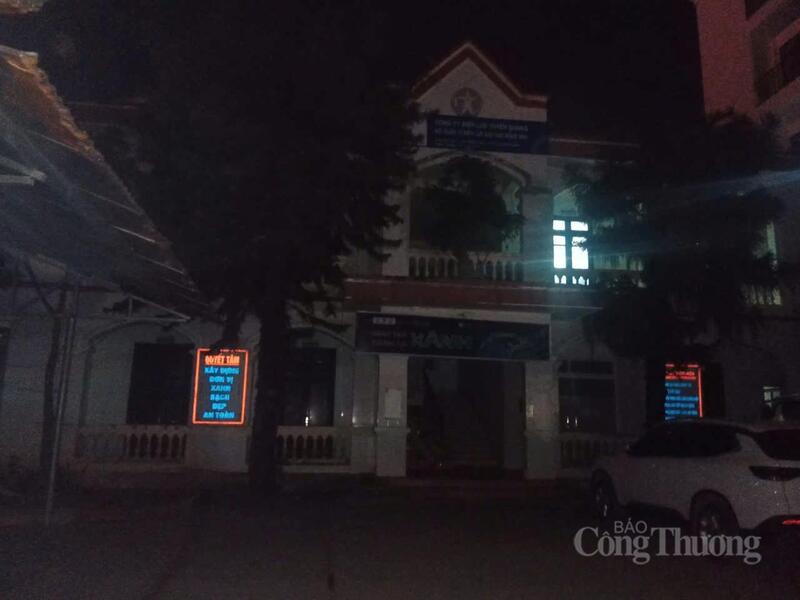 Các tòa nhà công sở ở Tuyên Quang tắt đèn hưởng ứng Giờ Trái đất. Ảnh: Minh Hùng