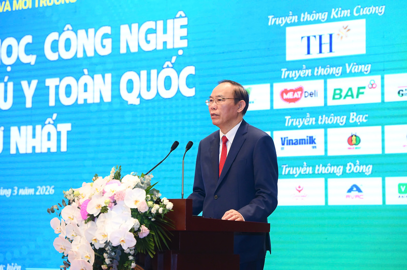Ông Phùng Đức Tiến, Thứ trưởng Bộ Nông nghiệp và Môi trường phát biểu khai mạc Hội nghị. Ảnh: Tùng Đinh