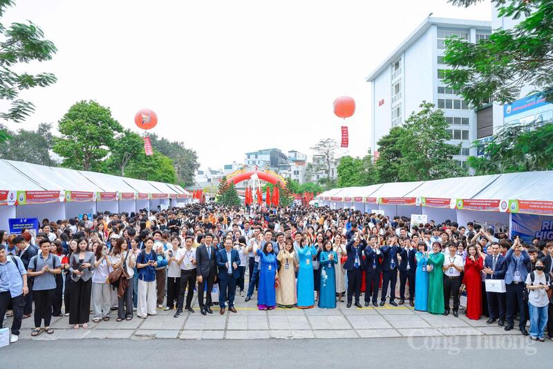 Hơn 7.000 sinh viên tham gia ngày hội hợp tác doanh nghiệp tại UNETI - 5