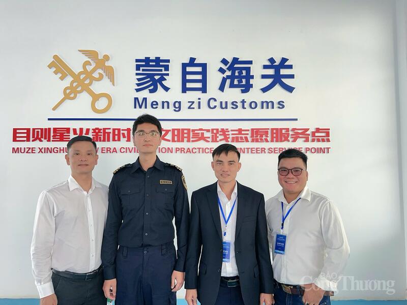 Các doanh nghiệp Việt Nam cũng đã có dịp thăm, tìm hiểu và giao lưu tại Trung tâm Dịch vụ Tổng hợp hàng Nông sản xuất khẩu thành phố Mông Tự và Trạm xăng Đại Tân Trại, Hồng Hà Mông Tự và Trạm xăng Học Phủ của Chi nhánh Hồng Hà.