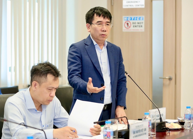 Ông Lê Xuân Huyên báo cáo tình hình xử lý nguồn cung dầu thô cho NSRP trong thời gian tới. Ảnh: Ngô Nhung