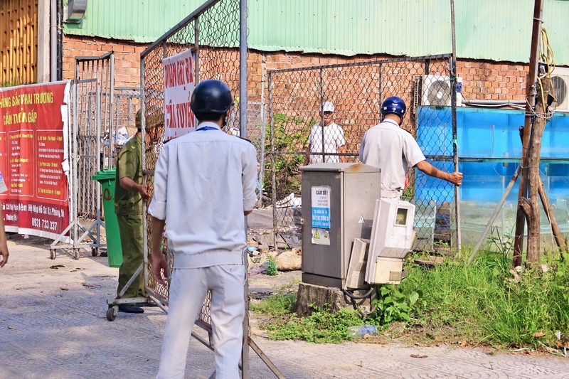 Đồng thời bố trí, tập kết phương tiện dừng, đỗ, đón, trả khách tại các khu vực, vị trí phù hợp, đúng quy định, không gây cản trở, ùn tắc giao thông. Ảnh: Diễm Phúc