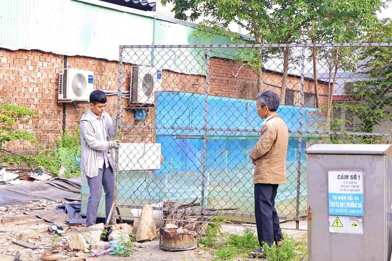 Ông Huỳnh Trúc Tây, người dân trú tại đường Núi Thành (phường Hải Châu) cho biết: “Tôi rất tán thành chủ trương lần này, làm quyết liệt và kỹ càng hơn nữa để dẹp hết tình trạng gây mất mỹ quan đô thị”. Ảnh: Diễm Phúc