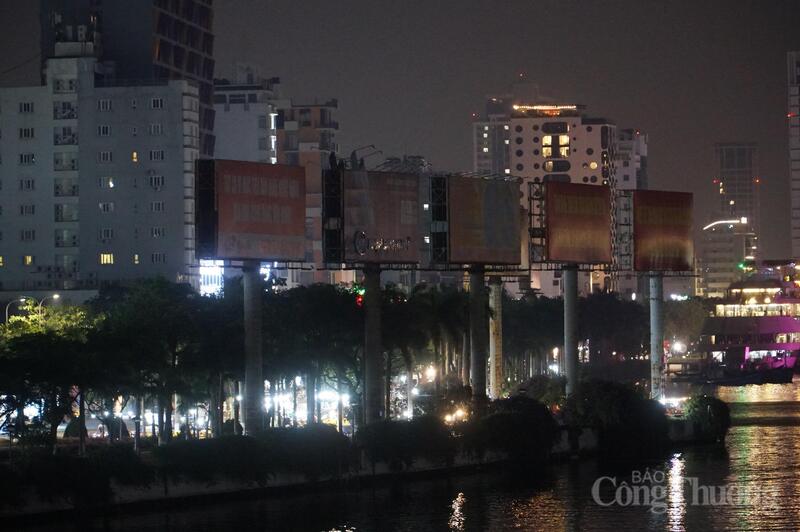 Tắt đèn hưởng ứng Giờ Trái đất là hành động cụ thể, thiết thực, thể hiện tinh thần trách nhiệm của mỗi tổ chức, cá nhân đối với cộng đồng và môi trường sống.