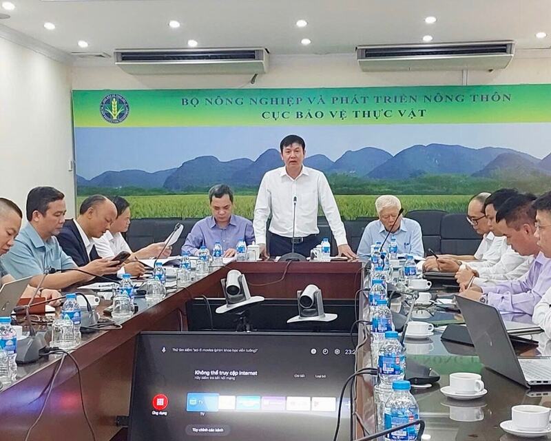 Ông Huỳnh Tấn Đạt, Cục trưởng Cục Trồng trọt và Bảo vệ thực vật, chủ trì hội nghị. Ảnh: Hà Lan