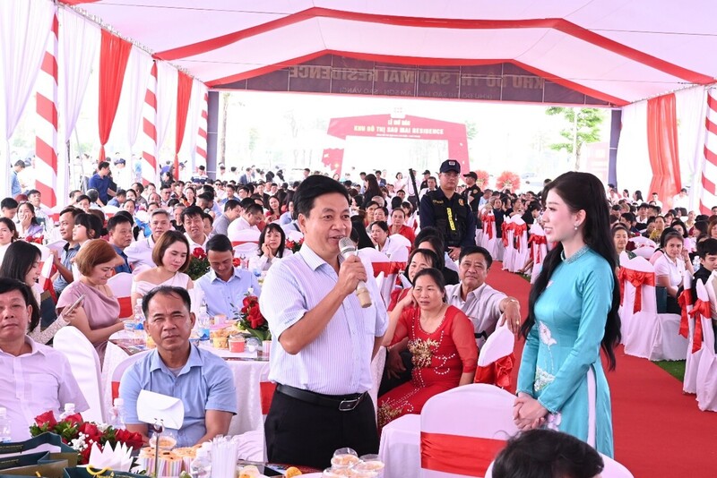 Khách hàng phát biểu cảm nhận sau khi lựa chọn sản phẩm, khẳng định niềm tin vào giá trị và tiềm năng của dự án.