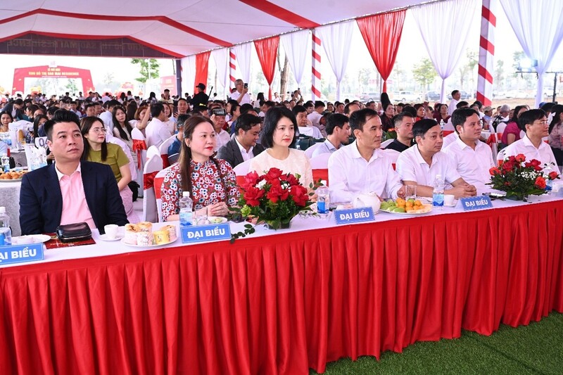 Sự kiện với sự hiện diện của đông đảo khách mời.