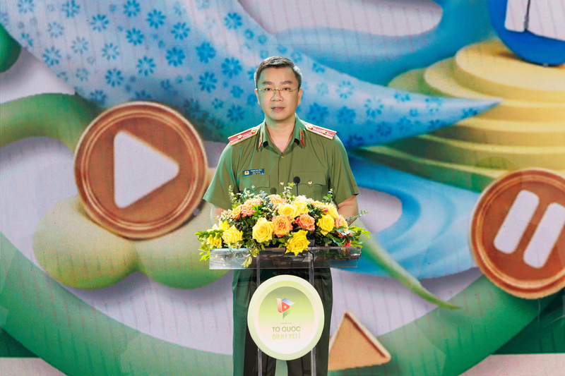 Thiếu tướng Phạm Kim Đĩnh, Cục trưởng Cục Công tác chính trị phát biểu.