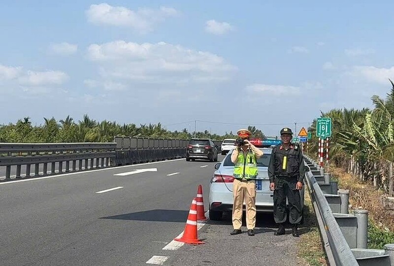Lực lượng chức năng tăng cường lực lượng, tổ chức tuần tra, kiểm soát và ghi nhận vi phạm bằng thiết bị kỹ thuật nghiệp vụ trên các tuyến cao tốc. Ảnh: Cục Cảnh sát giao thông