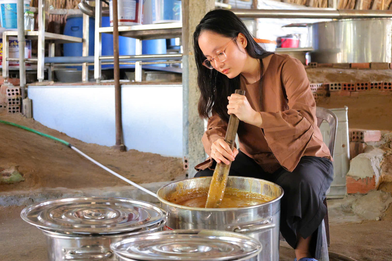 Nghề đường muỗng nổi tiếng của Bình Sơn đang sống dậy mạnh mẽ. Ảnh: Nguyễn Dương