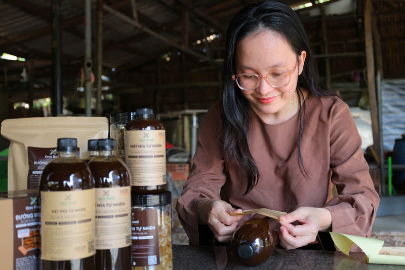 Sản phẩm của chị Oanh hiện đã đạt chứng nhận OCOP 3 sao, góp phần nâng cao giá trị thương hiệu mía đường địa phương. Ảnh: Nguyễn Dương