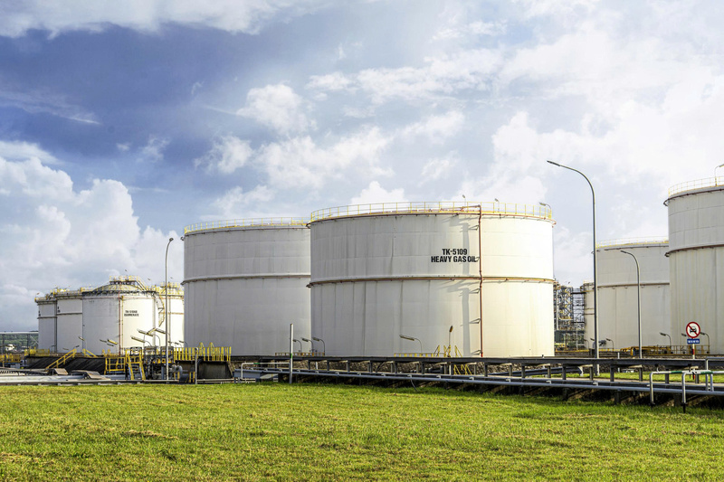 Nhà máy Lọc hóa dầu Bình Sơn đã bắt đầu vận hành để cho ra những sản phẩm ethanol nguyên liệu phối trộn thành xăng E10. Ảnh: Nguyễn Dương