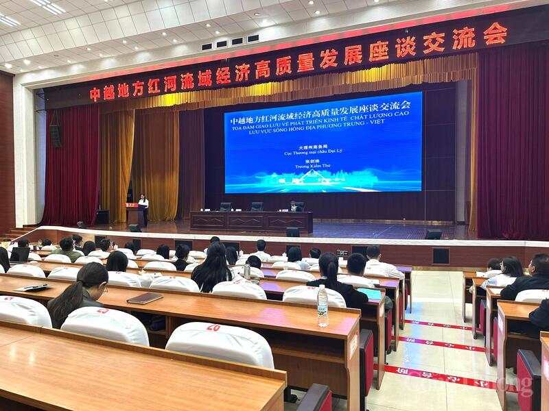 Tọa đàm giao lưu về phát triển kinh tế chất lượng cao tại lưu vực sông Hồng giữa các địa phương Việt Nam - Trung Quốc". Ảnh: Minh Trang