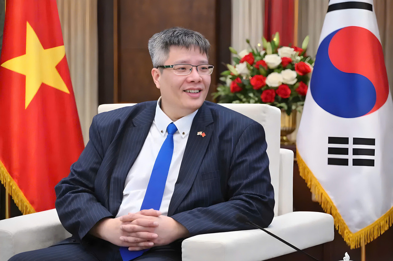 TS. Trần Hải Linh - Ủy viên Ủy ban Trung ương Mặt trận Tổ quốc Việt Nam, Chủ tịch Hiệp hội Doanh nhân và Đầu tư Việt Nam - Hàn Quốc (VKBIA); Chủ tịch sáng lập Hội Chuyên gia - Trí thức Việt Nam - Hàn Quốc (VKEIA)