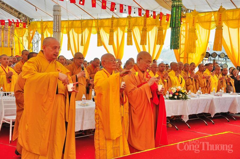 Đại lễ Hộ quốc tiêu tai, cầu an, cầu siêu Anh hùng liệt sĩ, đồng bào tử nạn tại Di tích quốc gia đặc biệt Bến tàu không số K15, phường Đồ Sơn, TP. Hải Phòng diễn ra đến hết ngày 3/4.