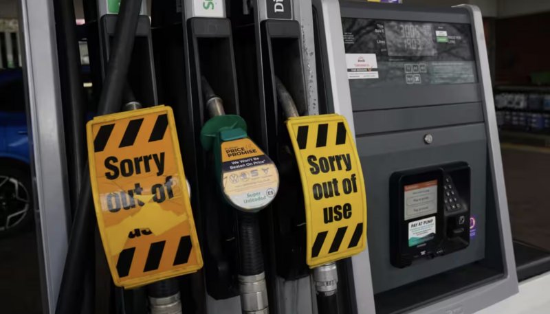 Trong bối cảnh giá nhiên liệu tăng vọt, các chính phủ trên toàn thế giới đang gấp rút tìm kiếm giải pháp ứng phó. Ảnh: AAP