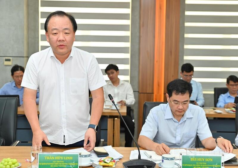 Cục trưởng Cục Quản lý và Phát triển thị trường trong nước Trần Hữu Linh phát biểu tại buổi làm việc - Ảnh: Nam Nguyễn