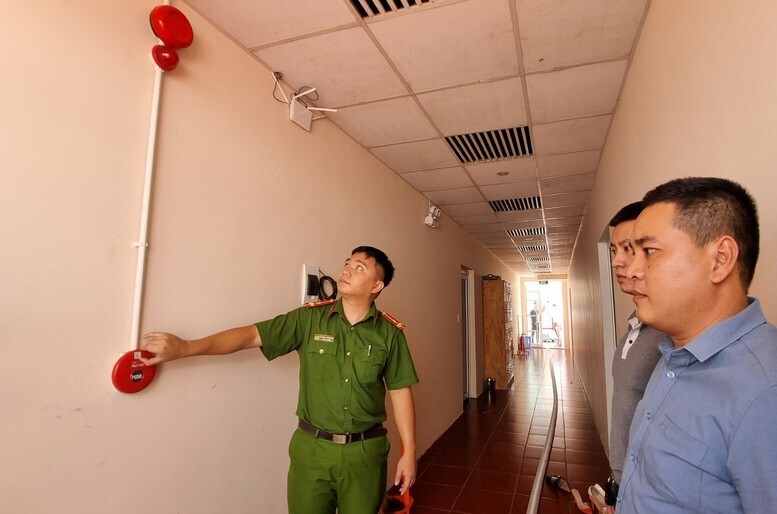 Nghị định mới quy định phạt tiền từ 6 triệu - 8 triệu đồng với cá nhân, tổ chức vi phạm điểm g khoản 1 Điều 45 Luật phòng cháy, chữa cháy và cứu nạn, cứu hộ. Ảnh: Lưu Hương