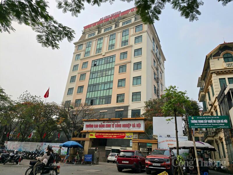 Cơ sở 1 Trường Cao đẳng Kinh tế Công nghiệp Hà Nội tại 143 Nguyễn Ngọc Vũ- Hà Nội.