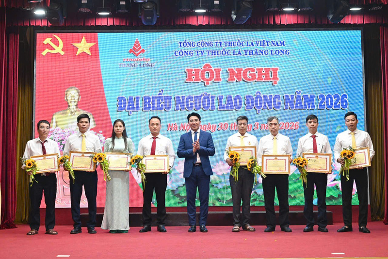 Bằng khen của Bộ Tài chính cho các cá nhân.