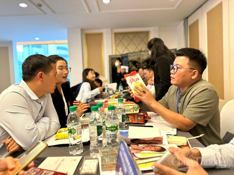 Trong khuôn khổ Hội nghị, các doanh nghiệp 2 bên đã có cơ hội tiếp xúc, trao đổi nhằm mở rộng hợp tác. Ảnh: Đỗ Nga