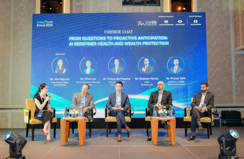 Đại diện ZhongAn Insurance cùng Techcom Life, Techcom Insurance dưới sự dẫn dắt Techcombank thảo luận về cách AI tái định hình ngành bảo hiểm.